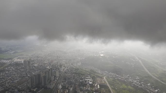 4K航拍黔西南兴仁市城市低空乌云压顶
