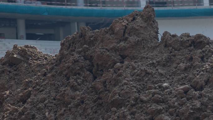 挖掘机 挖土 工程 工地 土堆 升格