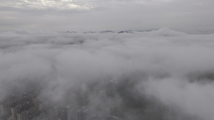 4K航拍城市低空云海平流云