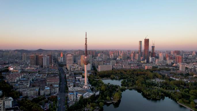 徐州电视塔云龙湖夕阳落日秋季城市风光航拍