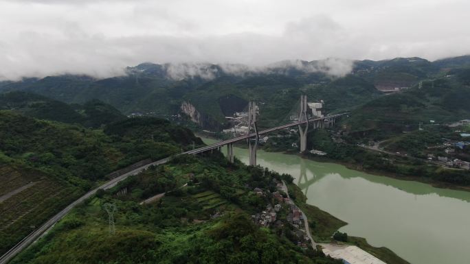 重庆地标航拍风景重庆陪陵江大桥云雾