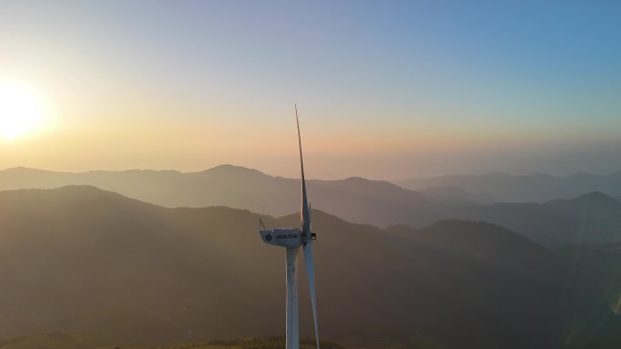 4K航拍 东白山 日出 风车 山顶