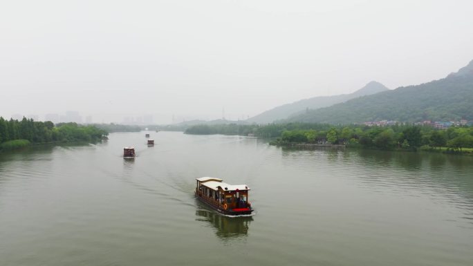 航拍湘湖 游船仙境湖中央绿波荡漾湖面飘船