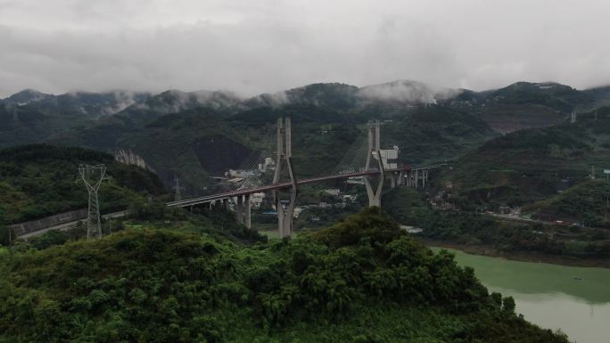 重庆地标航拍风景重庆陪陵江大桥云雾