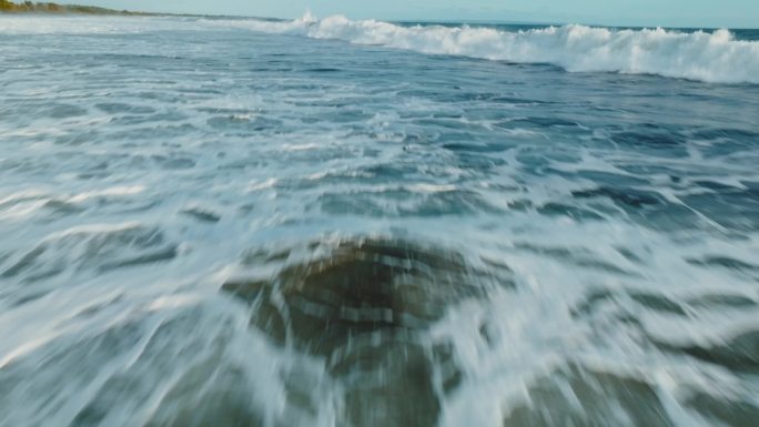 航拍大海海浪