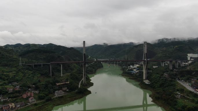 重庆地标航拍风景重庆陪陵江大桥云雾