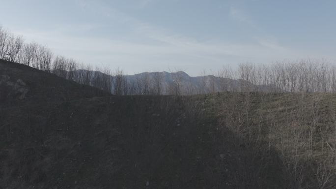 航拍威海环翠嵩山街道华夏城景区穿山隧道