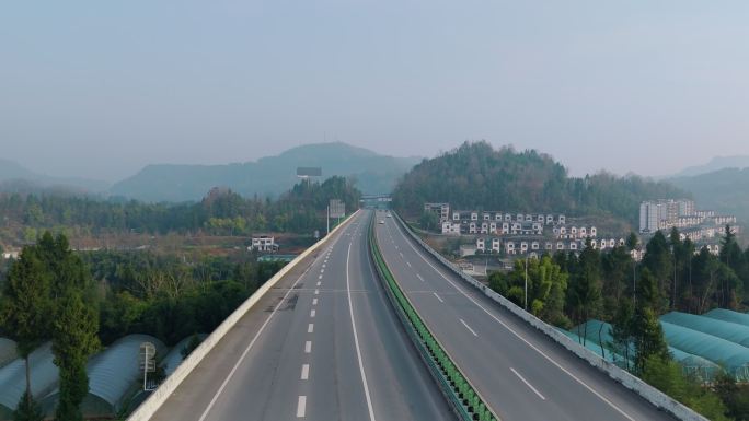 高速公路行车航拍