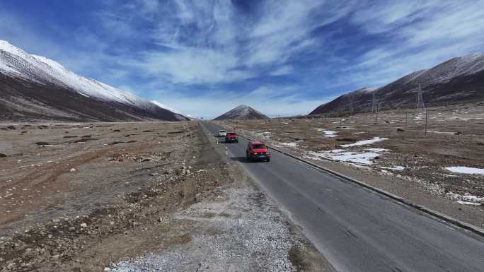 4K航拍坦克300越野车行驶在雪地的甘孜