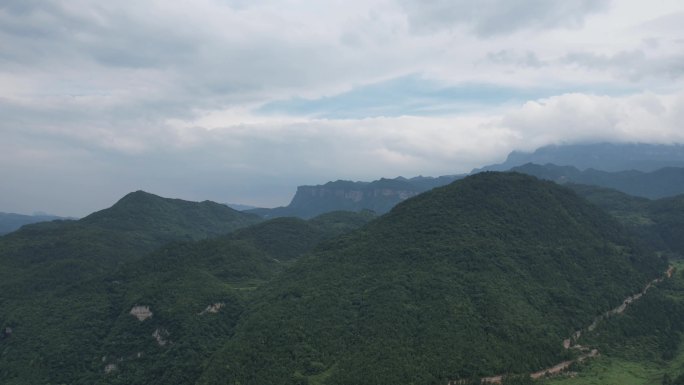 山水之间——群山与蓝天白云的延时摄影