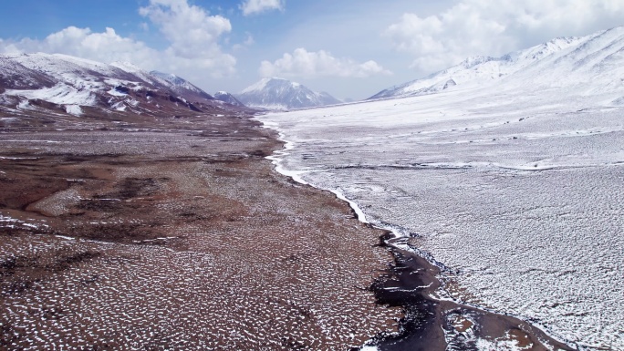 青海西宁拉脊山航拍雪景