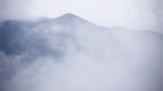 高山隐逸云雾间，禅心悠然情自远