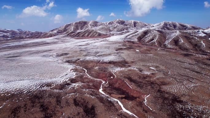 青海西宁拉脊山航拍雪景