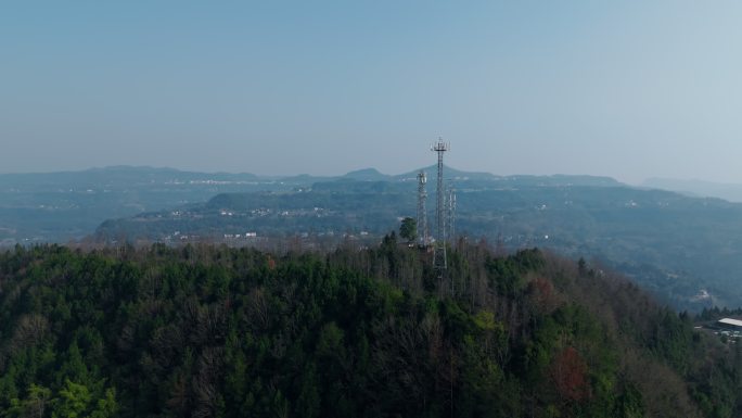 山上通信基站信号塔