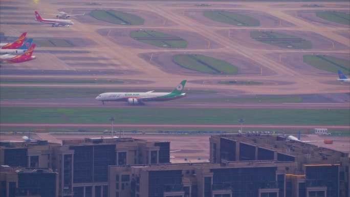 8K深圳机场滑行的EVA AIR航空客机