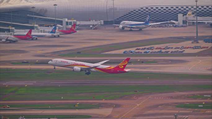 8K深圳机场起飞的海南航空客机