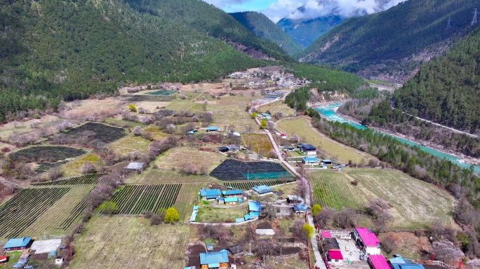 4K航拍西藏林芝雪瓦卡村3