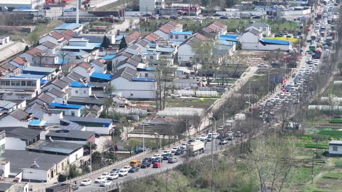 清明节高速公路车辆多