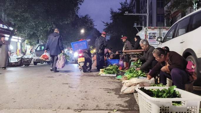 蔬菜批发市场早晨菜市场夜晚街道路边菜市场