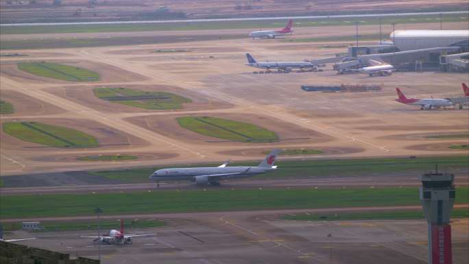 8K深圳机场起飞的中国国际航空客机