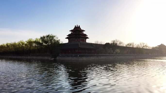 实景+延时 傍晚的北京故宫角楼和护城河