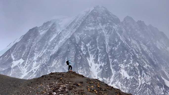 4K航拍甘孜亚拉雪山日照金山合集