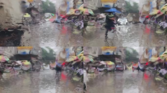 雨天行人 撑伞行走雨中 行人下雨天