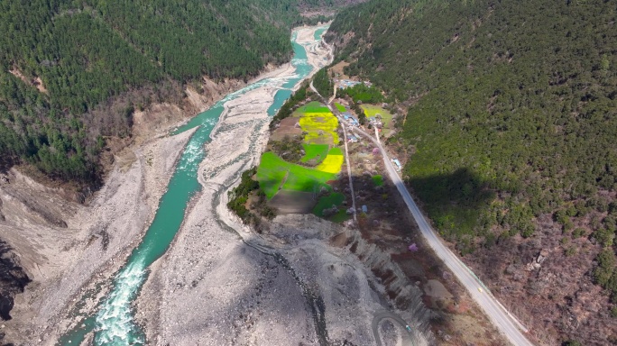 4K航拍西藏波密帕隆藏布江318国道1