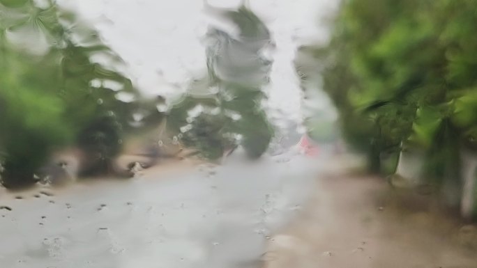 行驶公路雨景 雨天道路车流 窗外的雨滴