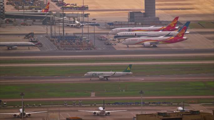 8K深圳机场起飞的春秋航空客机