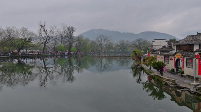 航拍晨雾中的黄山宏村