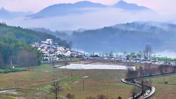 航拍晨雾中的黄山宏村