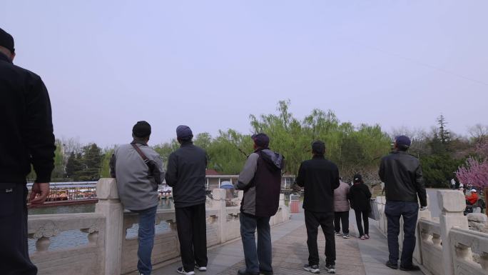 北京龙潭公园里放风筝