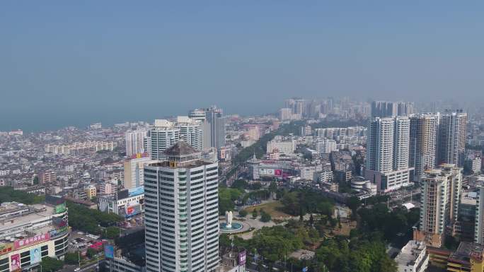 航拍沿海旅游城市北海市中心北部湾广场雕塑