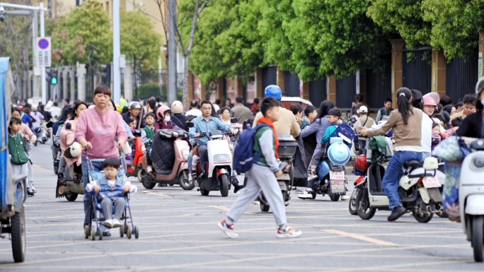 小学生上学