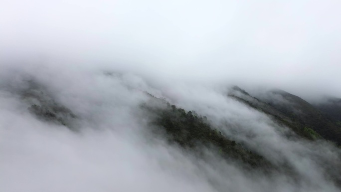 4K云雾绕绕的山航拍大气仙气自然高级