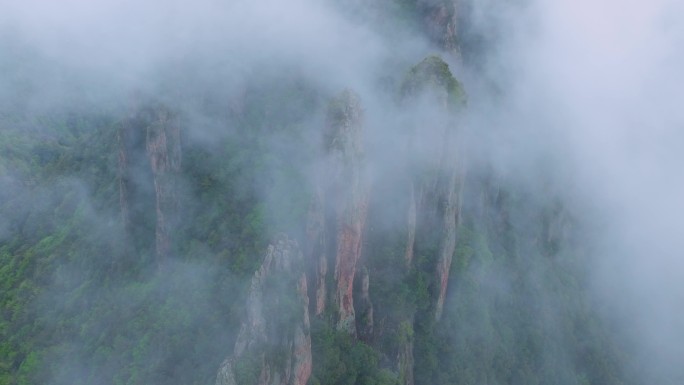 只此青绿中国山水意境仙山云雾仙华山