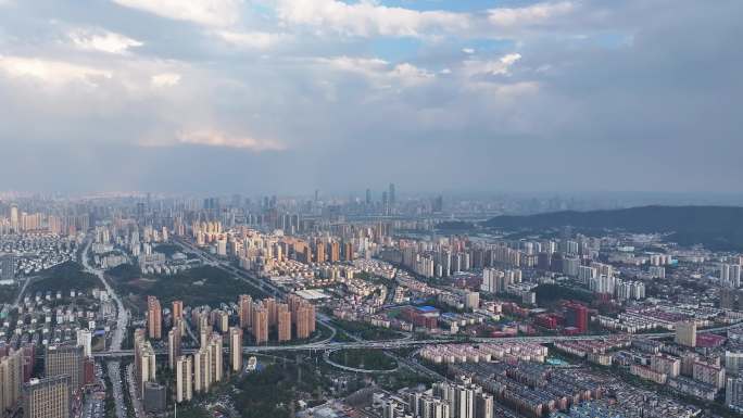 4K航拍暴风雨后长沙城市岳麓区全景7