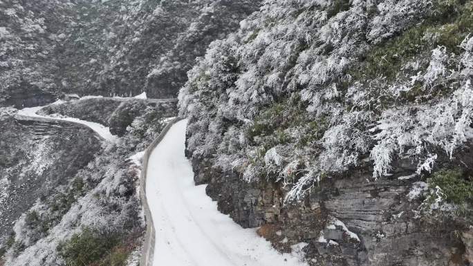 张家界熊壁岩雪景