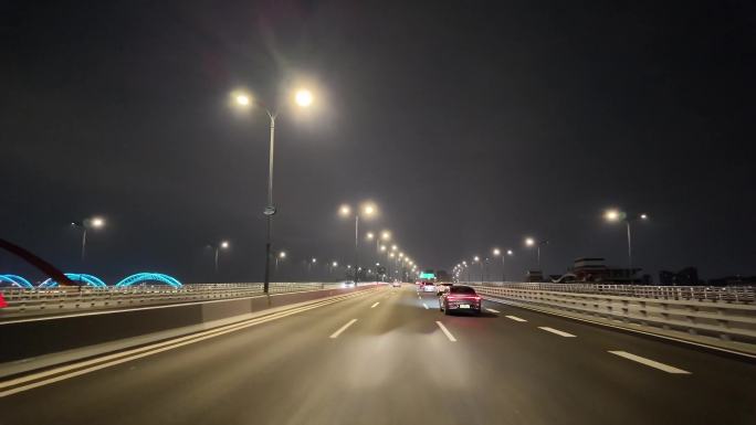 城市夜晚夜景开车第一视角汽车窗外沿途风景