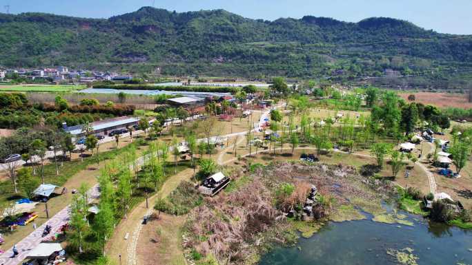 帐篷露营野餐小桥流水春暖花开自然风光