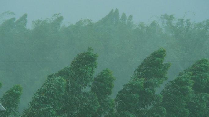 狂风大暴雨冰雹