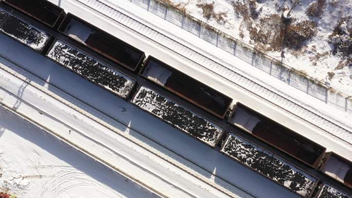 雪后城市 铁路  运煤 城市铁路