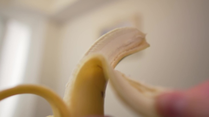 【超级慢动作】剥香蕉皮