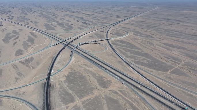 哈密：梧桐大泉—东疆高速公路环线最美枢纽