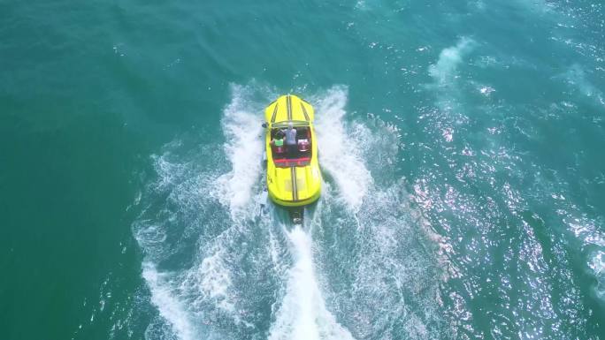 海南三亚高视角航拍水上：空中飞人、摩托艇