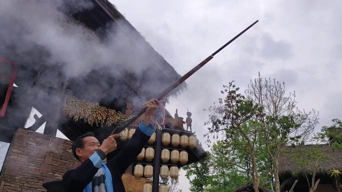 习俗民族节日庆祝 打火枪 表演打火药枪