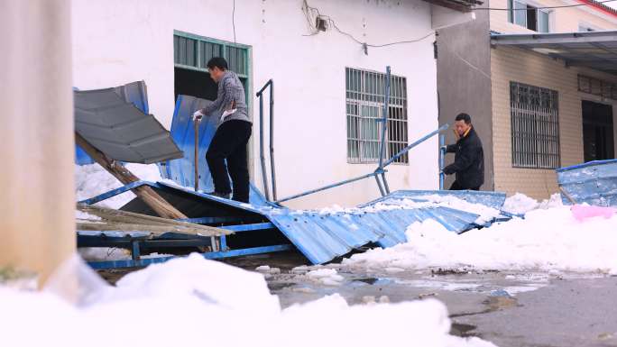 大雪受灾 大雪压塌雨棚 雪灾