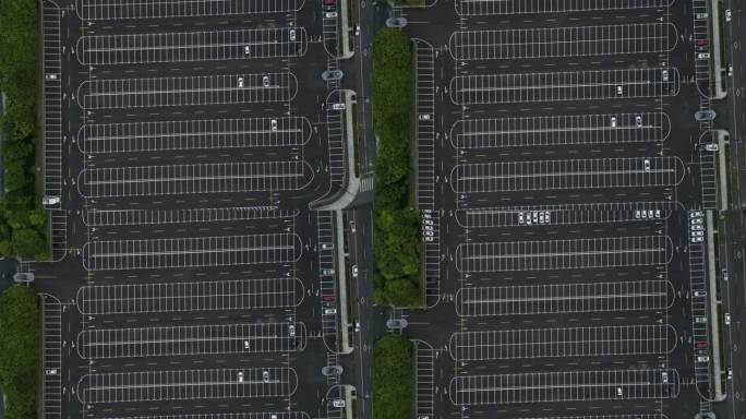 航拍俯拍城市大型停车场