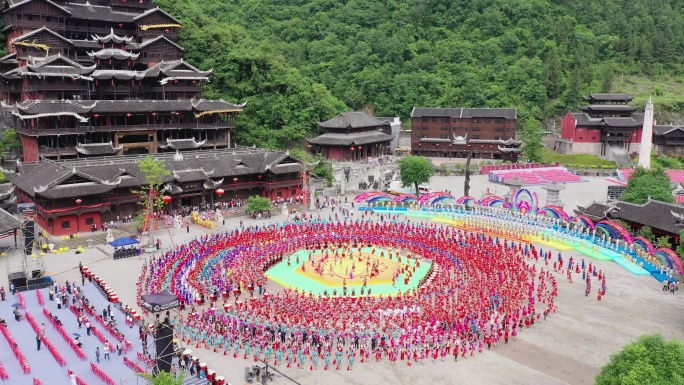 苗族踩花山节